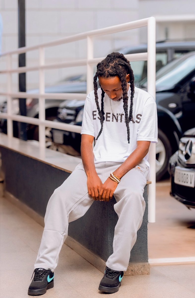 zorybanks_'s tweet photo. Happy Birthday to me🎂 

Congratulations to me on my 2...th birthday🤩🎂🎂! It’s a new phase of life and I wish, I become successful in every way and may fulfill my responsibilities toward my family and my country✊🏽✊🏽

HBD to everyone who was born on 19th November (Tagg Them🥰🤩) https://t.co/BnizCqrFs6