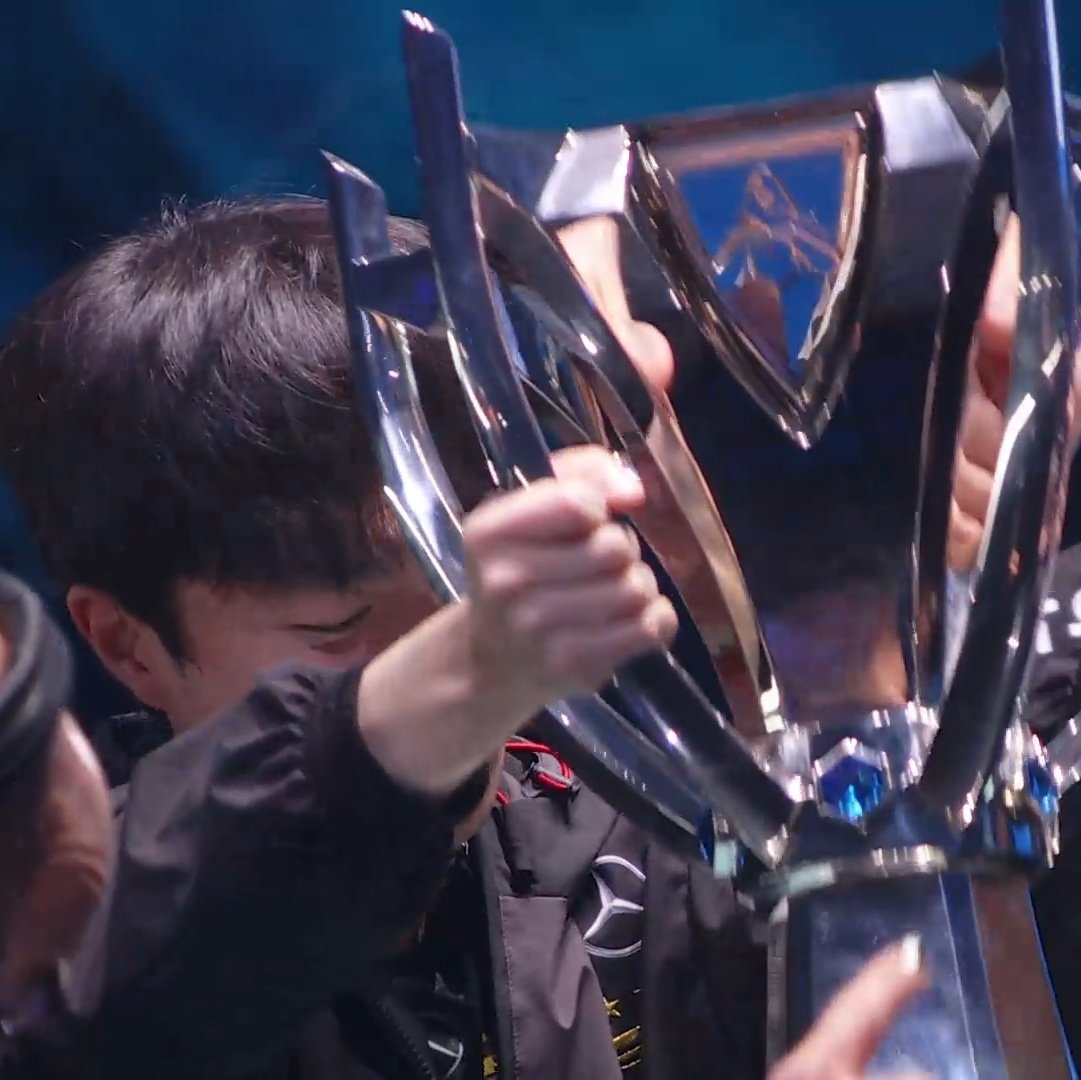 knjstarduo's tweet photo. THAT'S MY GOAT KERIA 😭😭😭 https://t.co/LAEKU29ti7