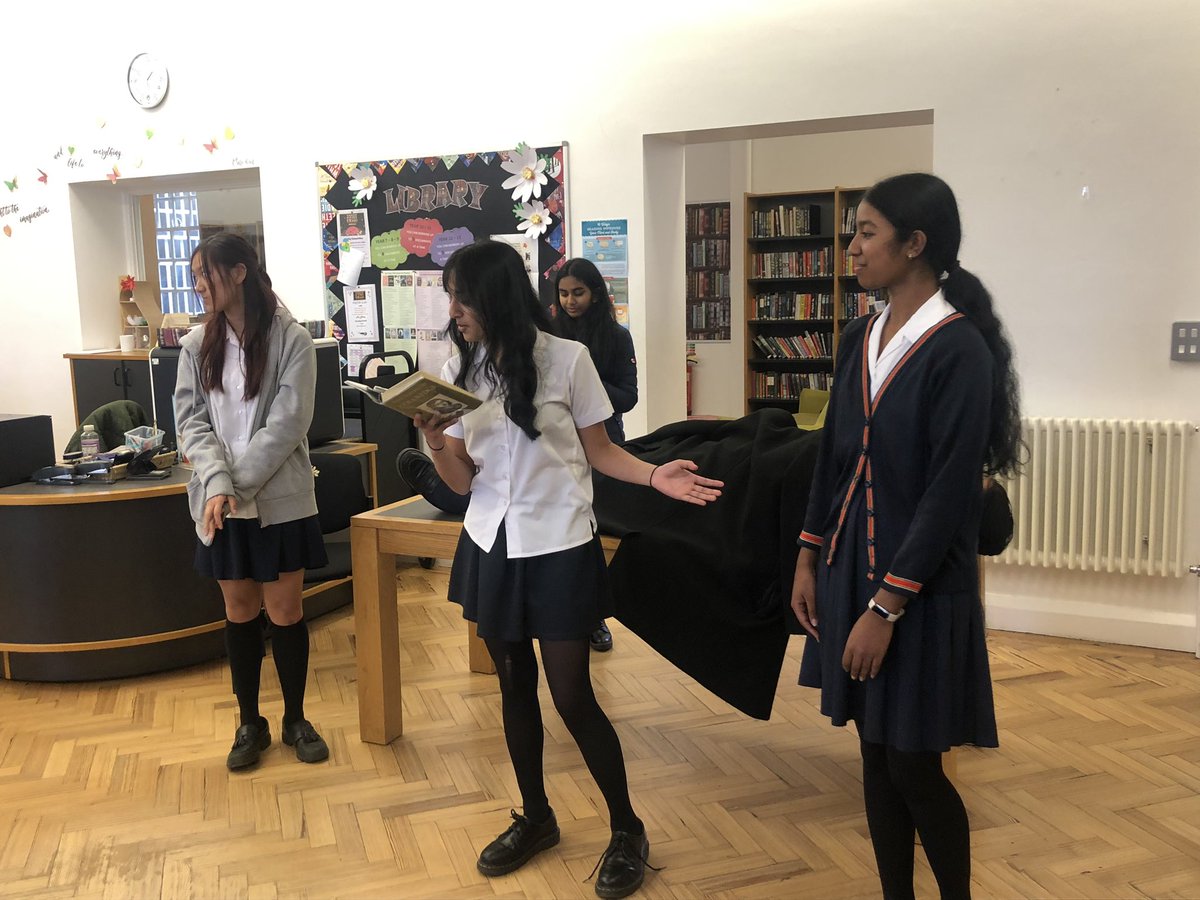 ClassicsHbs's tweet image. A dramatic performance of “sagae Thessalae” to close #HBSClassicsWeek2023 Many thanks to our Classics Prefects for all their hard work this week.