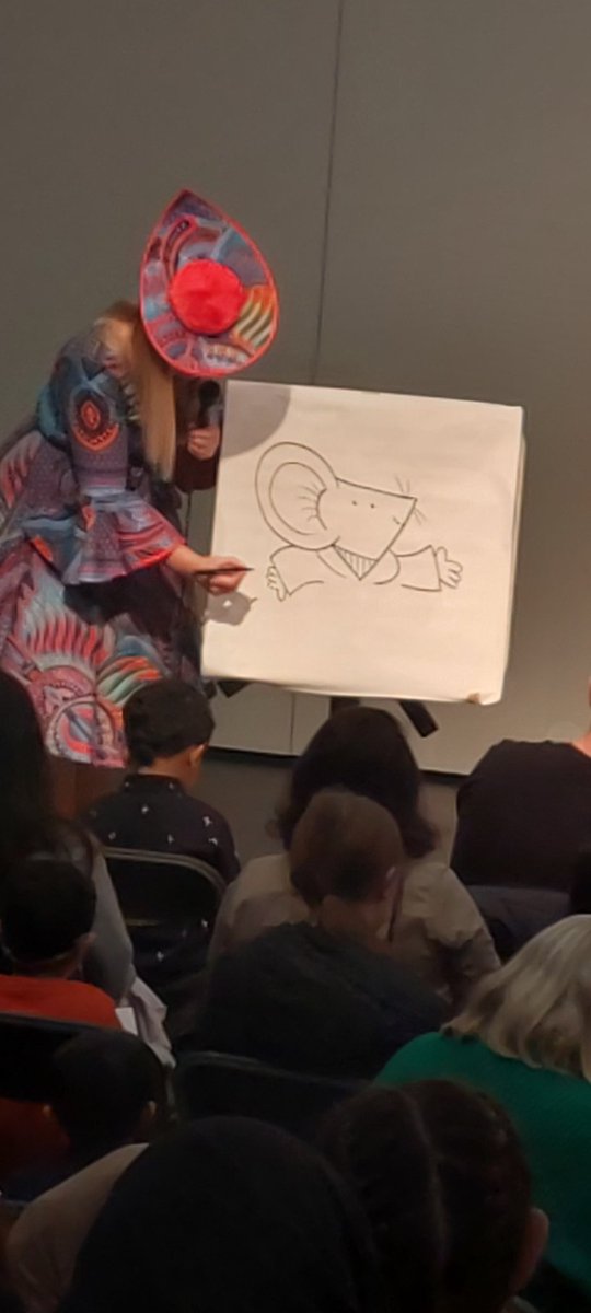 MariaFadget's tweet photo. Enjoying a masterclass from @jabberworks after listening intently to @philipreeve1 @BookTasticBeds @danny_g81 #booktastic #bedford #adventuremouse #familytime #Sunday https://t.co/WFV3ZGhJP0
