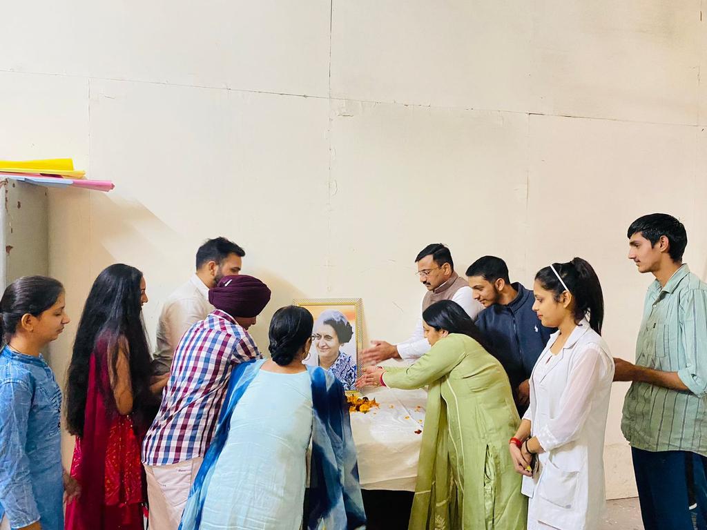 SunilPanwarINC's tweet image. भारत की पूर्व प्रधानमंत्री स्व० श्रीमती इंदिरा गांधी जी की जयंती पर उन्हें याद करके श्रद्धांजलि अर्पित की।
#indiragandhijayanti