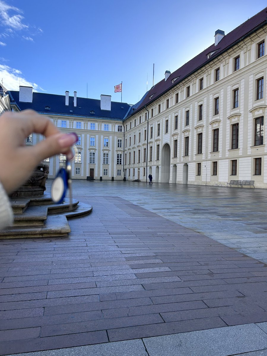 69x18's tweet photo. 19 ans mariée propriétaire de 10 appartements quand on veut on peut suffit juste d’avoir le mental https://t.co/5EodG8AzTL