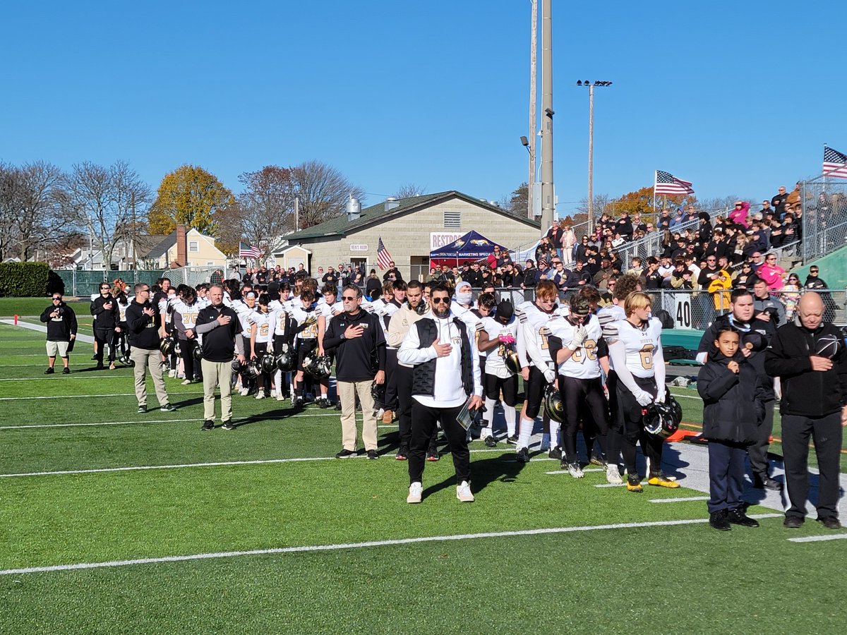 North Kingstown faces Bishop Hendricken in the Division I state championship. Kickoff about to happen. #riil #rihsfb