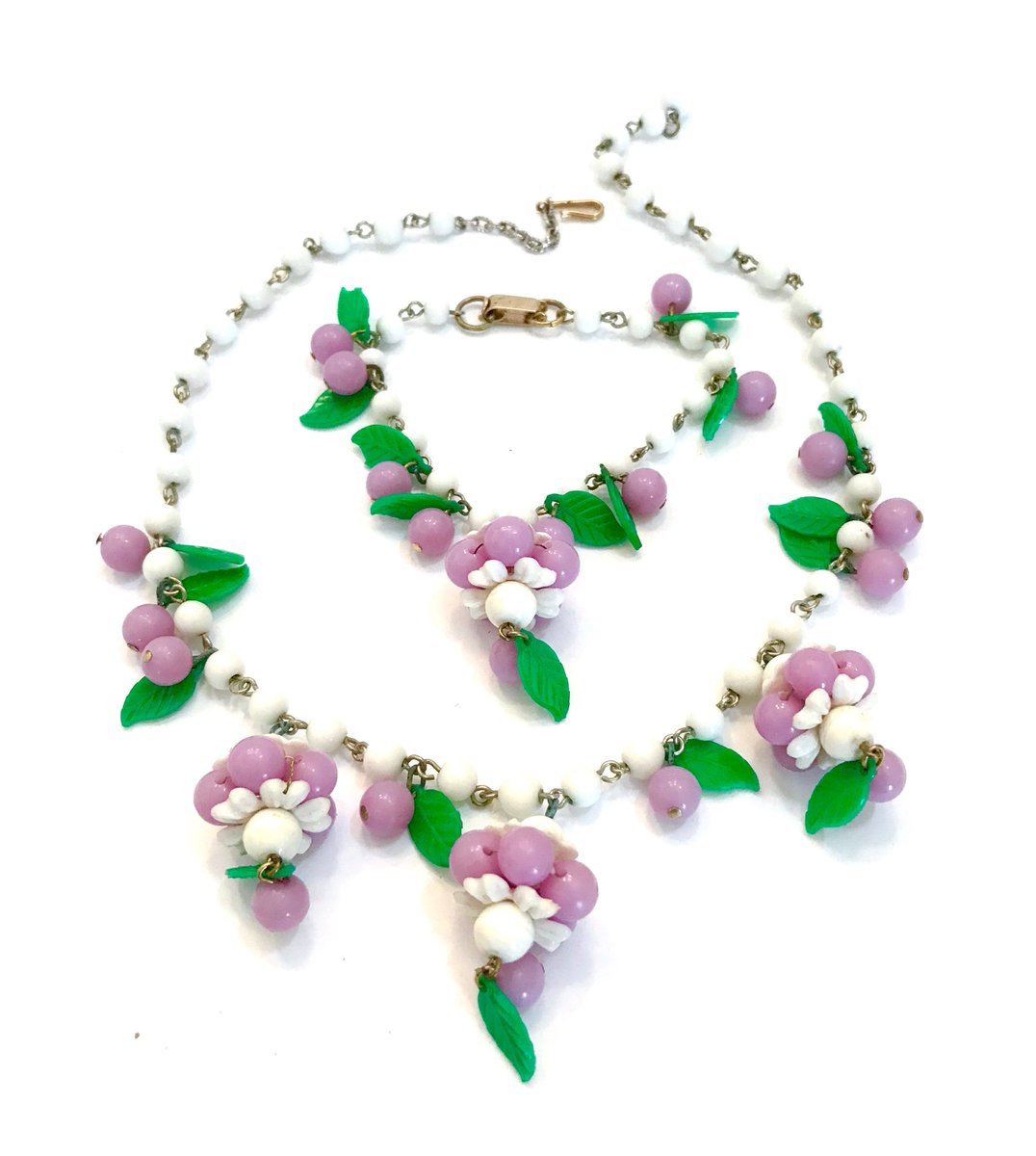VintageImagine's tweet photo. Floral Purple & Green Plastic Demi, Necklace and Bracelet Set, Acrylic Purple White Beads, Florette Dangles, Green Leaves, Gift for Her #VintageDemi #jewelry
$79.80
➤ https://t.co/jGK6LSTKw3 https://t.co/Pcg8TENItB