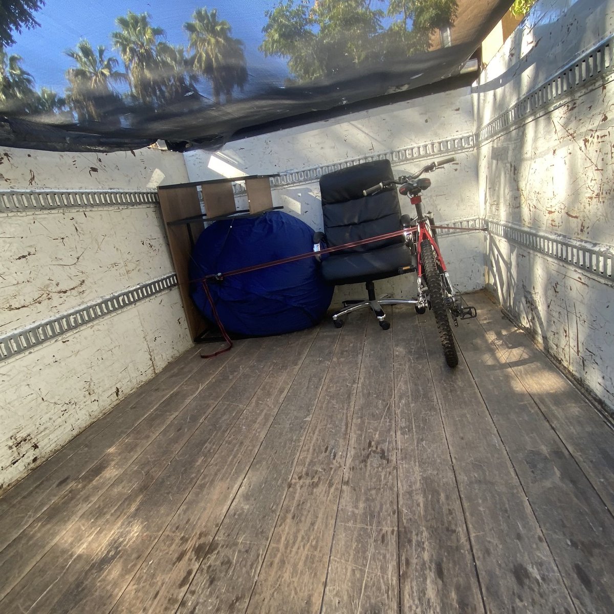 Haulbrosjunk's tweet image. We&apos;re not just clearing space; we&apos;re creating an environment where every day feels like a fresh start. 🌅 #CreatingEnvironment #FreshStartLiving