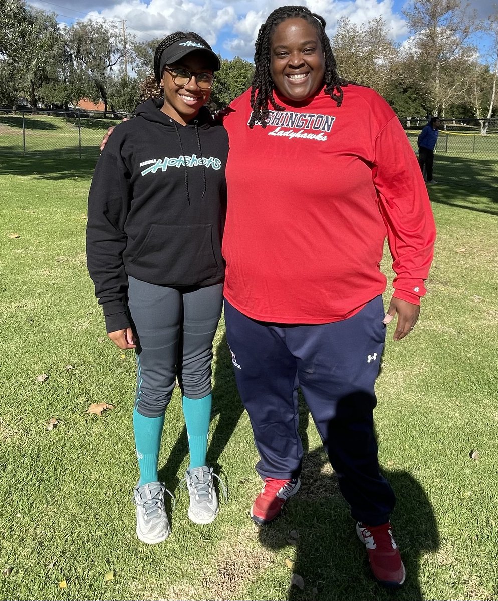 Ran into one of my faves ❤️ @Coach__ACarter in Cali! #GoLadyHawks #DonBattlesOn <a href="/HotshotsAz/">AZ Hotshots Gold Georges</a> <a href="/SacStSoftball/">Sacramento State Softball</a>