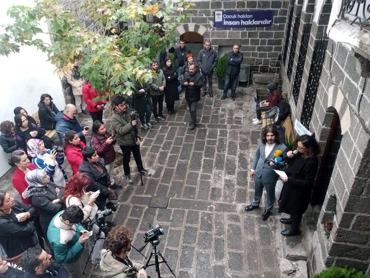 moridermorider's tweet photo. Rengarenk Umutlar Derneği’nin Helin Hasret Şen Çocuk Akademisi’nin açılışına dernek üyemiz Avukat Büşra Eylül Özgültekin katılarak tebriklerini iletti. Emeğinize sağlık @rengarenkumutla https://t.co/D7xzOs6AmV
