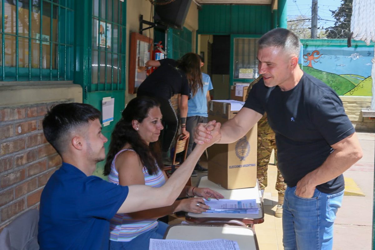 🇦🇷 A 40 años de la vuelta de la democracia, los argentinos podemos ejercer nuestro derecho al voto de manera libre, con la esperanza de construir un país mejor.
#EleccionesArgentina2023