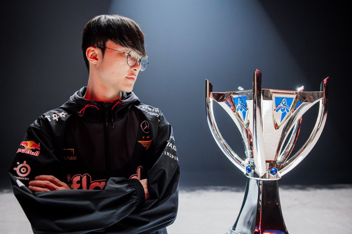 #t1worldschampions Faker is the absolute goat.