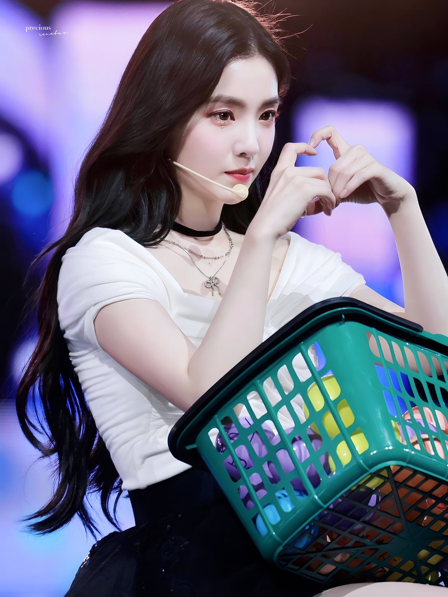preciousrenebae's tweet photo. 231119 
Supersound Festival 

#아이린 #IRENE https://t.co/s8UgXooDNc