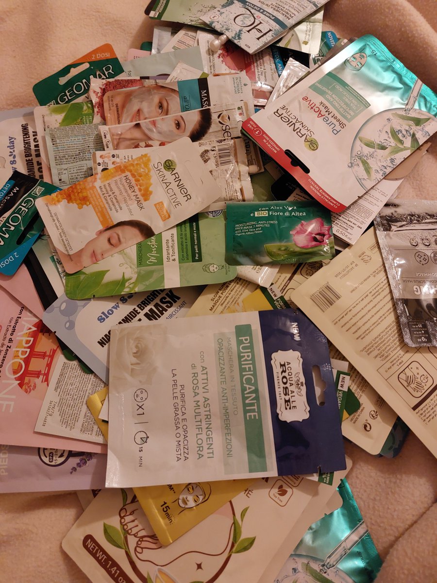 Dovrei smetterla di comprare maschere, potrei aprire un negozio