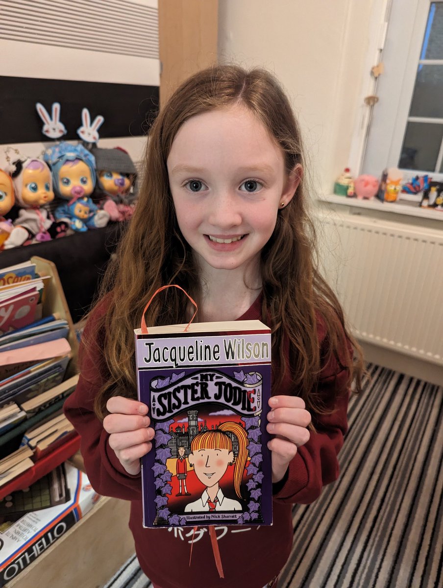 Gemmatmp's tweet photo. @IntakeSchool  MW Y4H happily spent her holiday homework voucher today 😊 https://t.co/4aLAifRiHQ