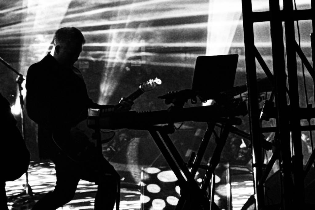 PhilCmusic's tweet photo. What a night we had down on Huntington beach @darkerwavesfest Thanks to everyone for making it so special. @neworder @tommychap01 #NewOrderLive https://t.co/ymTPkb2pPi