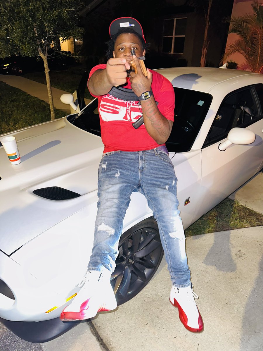 1Xedd's tweet photo. How Tf These Lil  🥷's Big As Me? Dese Niggas Just Started Gettn It 💫  #Freewoobrazy #LLTheGuys https://t.co/xHhNN3UmRU