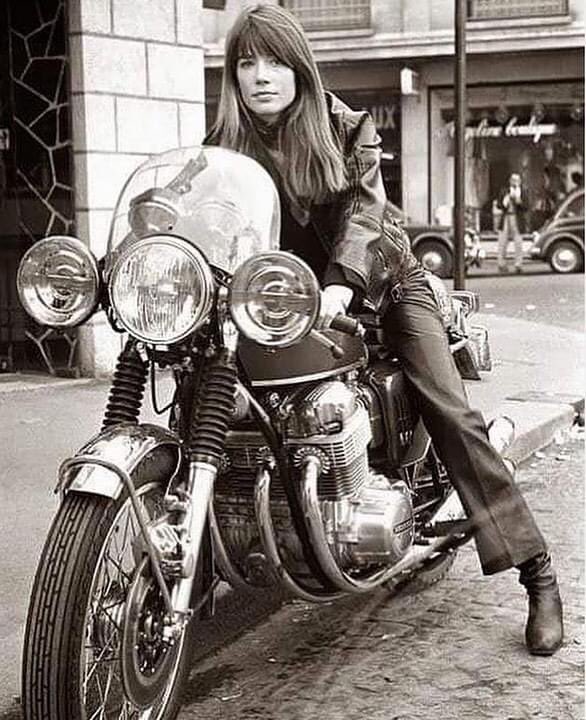 beyondcoolmag's tweet photo. #thankgoditsfriday #francoisehardy #french #actress #hondacb750 #four #motorcycle #icon #motorcycles #icons #60style #60s #lifestylephotography #motorcyclephotography #motorcyclesofinstagram #beyondcoolmag #motion #travel #urban #life https://t.co/XqplhRoHPl