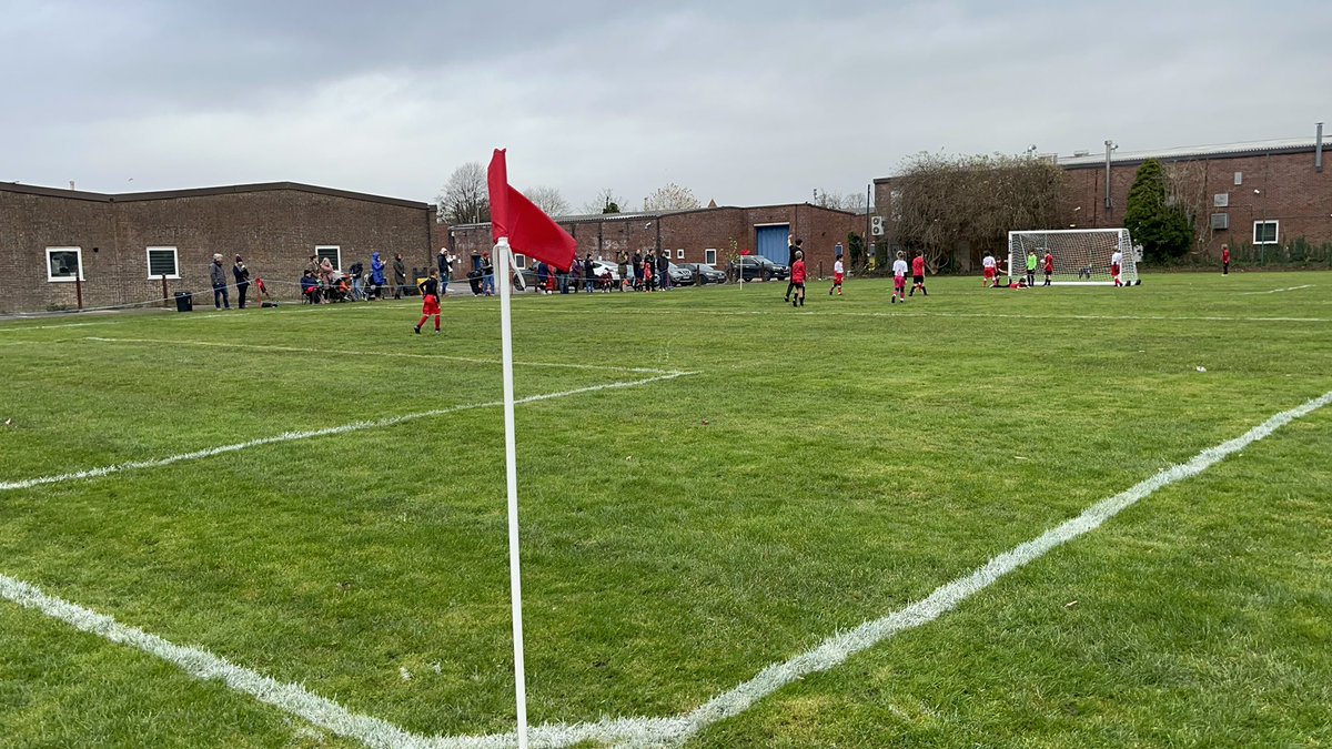 A fantastic day was had by all today at the Faraday Road pitch opening! It was great to see the teams from AFC Newbury Boys and Girls FC and CSA 07 FC play so brilliantly and be so well supported by the local community. It’s official, football is back at Faraday Road!⚽️
