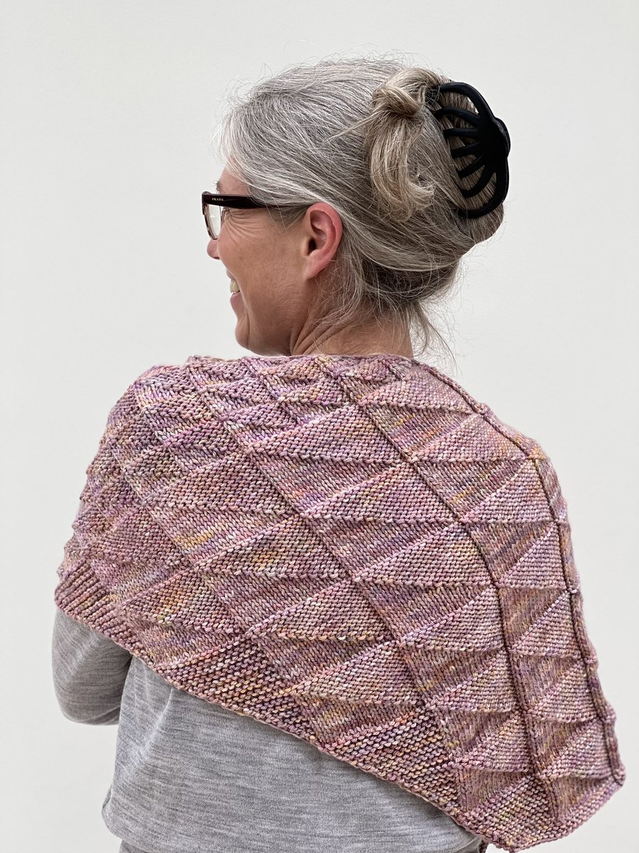 Purlemma's tweet image. My new Tessellation Shawl pattern has instructions for 4ply &amp;amp; aran versions &amp;amp; there is 20% off until 1st December 2023!

A huge thank you to @buttonsnbeeswax for expertly tech editing the pattern 👍

irish-artisan-yarn.com/product-page/t…

#ShawlPattern
#IrishArtisanYarn
#TechEditorsAreTheBest