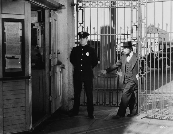 BusterKGifs's tweet photo. Happy #InternationalMensDay to our upcoming #BusterKeaton, #RamiMalek.
Those are big size 11 slap shoes to fill but I know Rami is up for the task.
The #Damfamily loves #BusterKeaton and so does Rami. https://t.co/y93y1WXs9j
