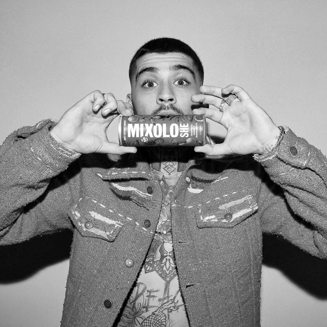 zayn in black&white ♡ (@bwzaynmalik) on Twitter photo 