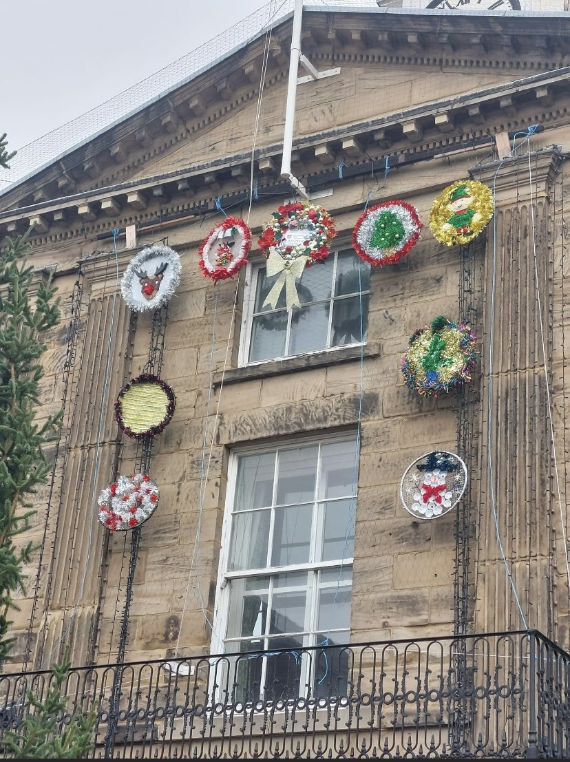 halfpennylane's tweet image. Lovely to see our work displayed in town this weekend. 
Children across school made the individual baubles, which were then creatively put together by Miss Cooper. 
Well done to everyone involved! @PontefractCivic 
#Christmas2023 #Pontefract #Community #BeHalfpenny