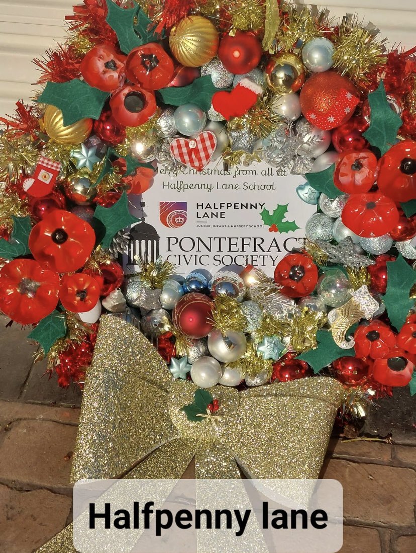 halfpennylane's tweet image. Lovely to see our work displayed in town this weekend. 
Children across school made the individual baubles, which were then creatively put together by Miss Cooper. 
Well done to everyone involved! @PontefractCivic 
#Christmas2023 #Pontefract #Community #BeHalfpenny