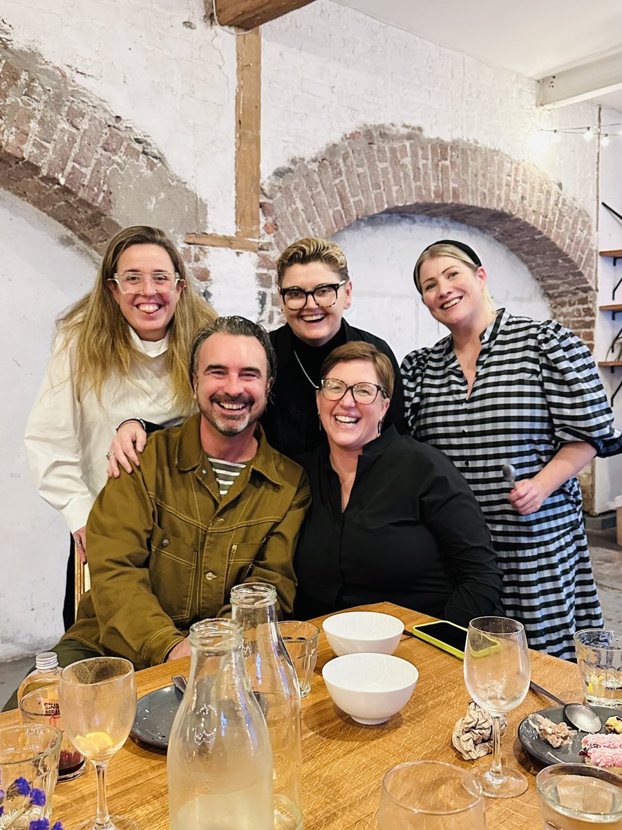 LasTapasDeLola's tweet image. Fab family photo @blastabooks #thanksgiving party ❤️ Oisin’s punch had us all smiling from ear to ear &amp;amp; @ThatAliceCooks #guinnesscake ??? #horizontal ❤️❤️😂😂