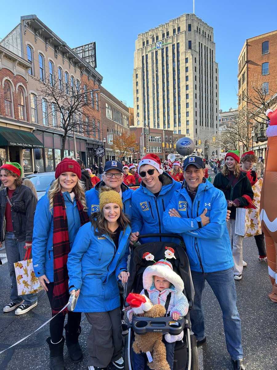 WWMTAndyD's tweet photo. @wwmtnews at the Maple Hill Holiday parade in @DwntwnKalamazoo https://t.co/senZlXoPV7