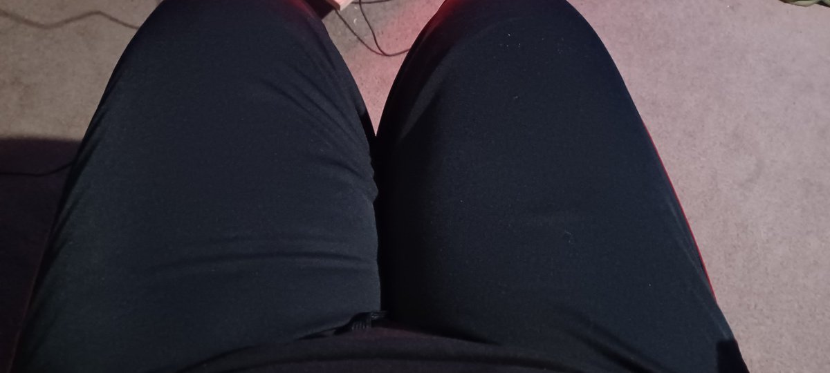 wafflespaws's tweet photo. Saw #thighs trending, figured fuck it lmao. Enjoy my thick thighs
(I'm not good at taking pics lmao)
#vtuber #envtuber https://t.co/iKdot23lOn
