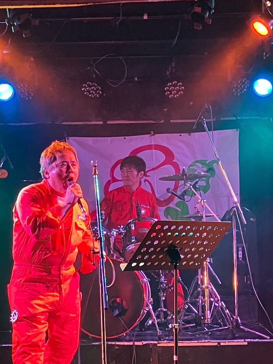 Jumblebee1173's tweet photo. 遅くなりましたが、LIVEが無事に終わりました(^^)

対バンしてくださったみなさん、イベンターの方々、そしてそして。。。お越し頂いた皆々様！心から感謝です！ありがとうございます！これからは牛歩的活動になりますが、また来てくださいー https://t.co/PHruiKsYB1