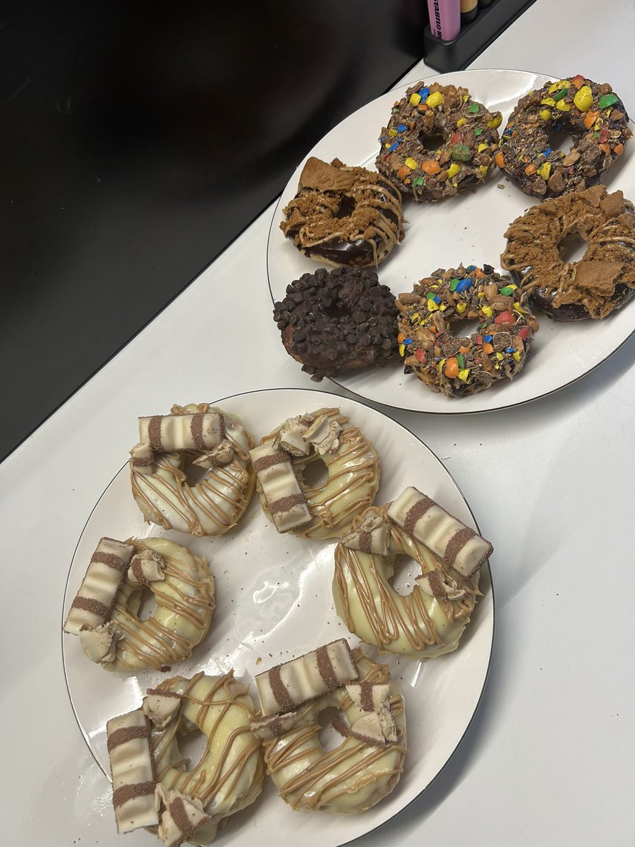 leila_nm's tweet photo. j’ai fait mes premiers donuts https://t.co/95bjCIveOI
