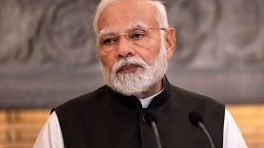 PSLMemesWalay's tweet photo. “Ji subse pehle to hum Irfan Pathan ka internet connection kaateinge.” https://t.co/eyC66NIeuz