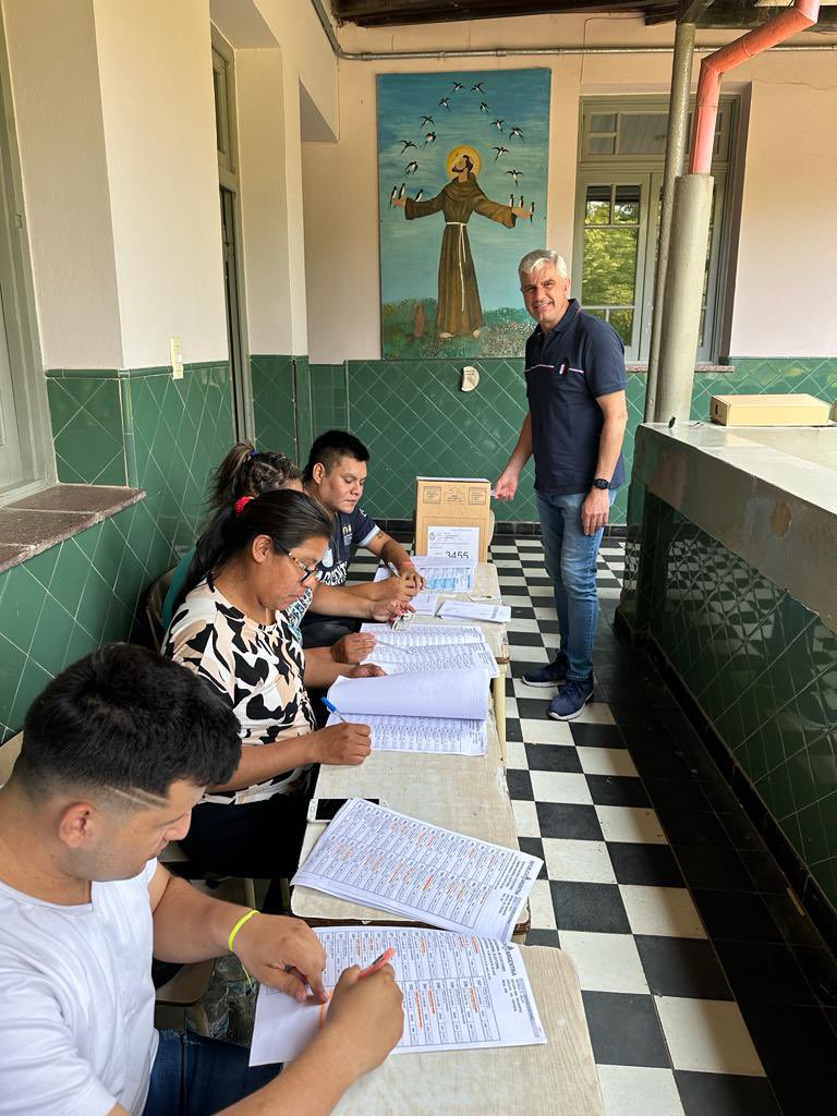 Que la Democracia triunfe y Dios bendiga a nuestra Argentina.