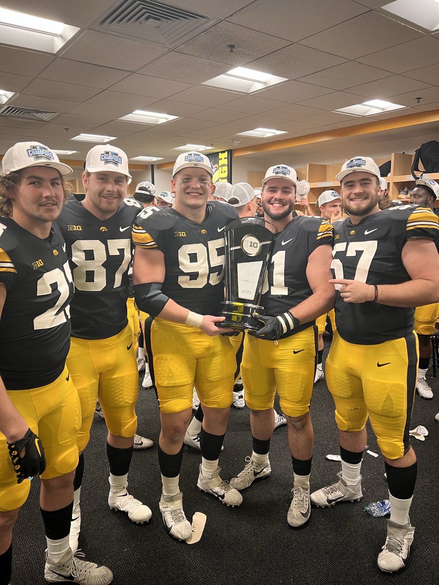 So happy for these guys after all the WORK. #57 🥰 <a href="/willhubert_/">Will Hubert</a>  Indy, baby! Go Hawks! 💛🖤👏  #HBAM