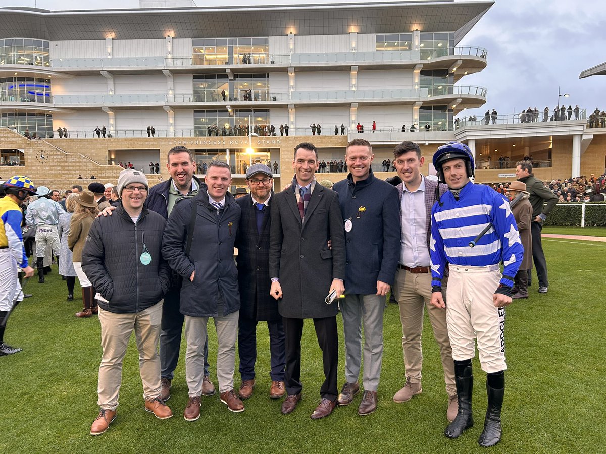 Baby Kate delivered on the biggest stage yesterday! Brilliant fun with a great bunch of friends, huge thank you to <a href="/WillieMullinsNH/">Willie Mullins</a>, Patrick and Brian Hayes 🐎 
Plenty more great days ahead 🤞