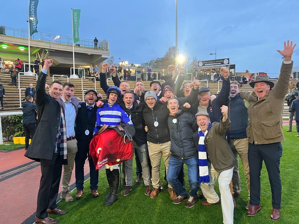 MinchinWilliam's tweet photo. Baby Kate delivered on the biggest stage yesterday! Brilliant fun with a great bunch of friends, huge thank you to @WillieMullinsNH, Patrick and Brian Hayes 🐎 
Plenty more great days ahead 🤞 https://t.co/V45Op2lwj6