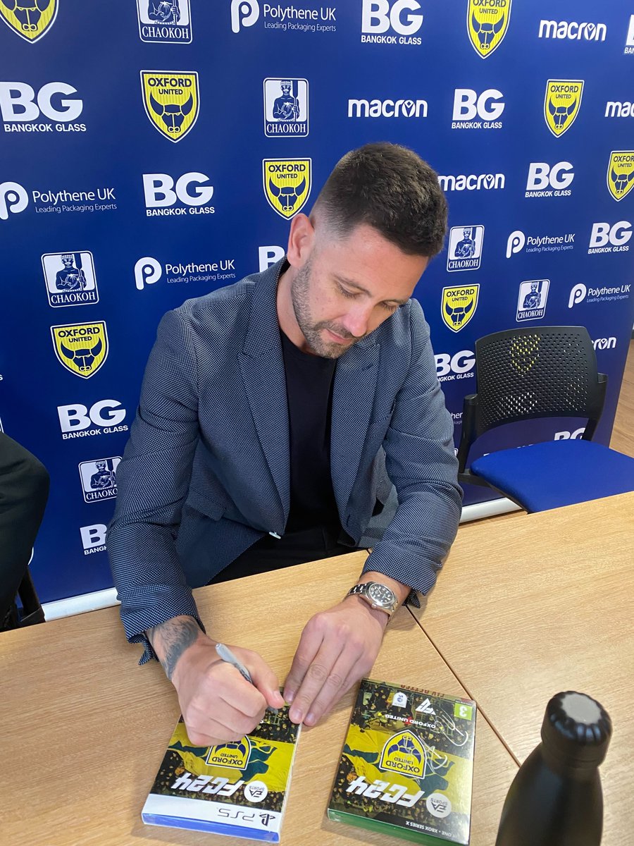 Signed <a href="/EASPORTSFC/">EA SPORTS FC</a> by the boss🎮

Like, Repost, and Comment PS5 or XBOX below for your chance to win 🔁👇

🟡🔵 #OUFC | #COYY