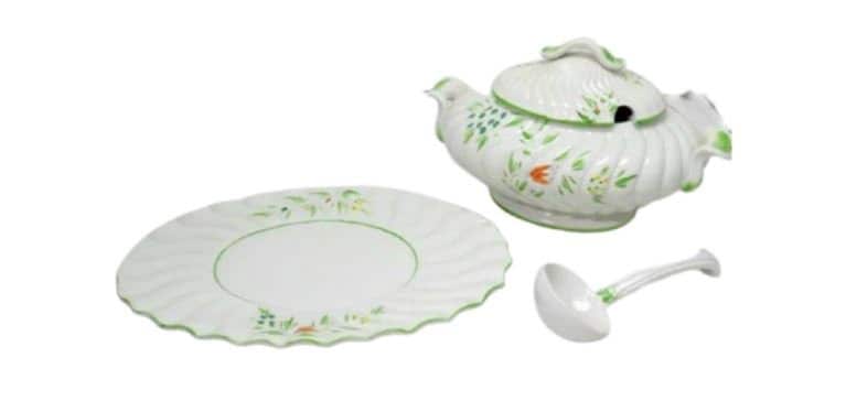 JunkYardBlonde's tweet photo. Vintage Majolica Soup Tureen with Under Plate and Ladle Made in Italy, Free Shipping https://t.co/mvxBxyarMb  #UnderPlate https://t.co/IzOJhU2DiT
