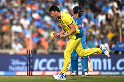 JagbaniOnline's tweet photo. Mohammed Siraj OUT!
#INDvsAUSfinal #WorldCupFinal #NarendraModiStadium #JitengeHum #india #australia #CWC2023Final https://t.co/mtyIecGyeB