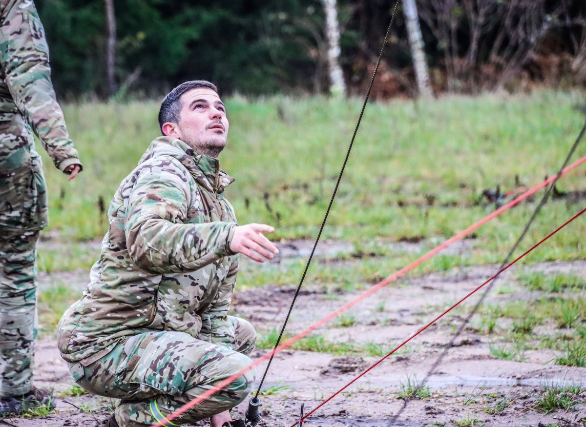 mnbg_lithuania's tweet photo. Our @BelgiumDefence CIS (Communication + Information Systems) troops periodically set up HF radio’s to test transmissions. 👍 to our🇧🇪 #eFP colleagues we all stay up to date with the latest information on everyone’s activities. #StrongerTogether #WeAreNATO 
@NATO @NFIU_Lithuania https://t.co/gUmP6uFtN9