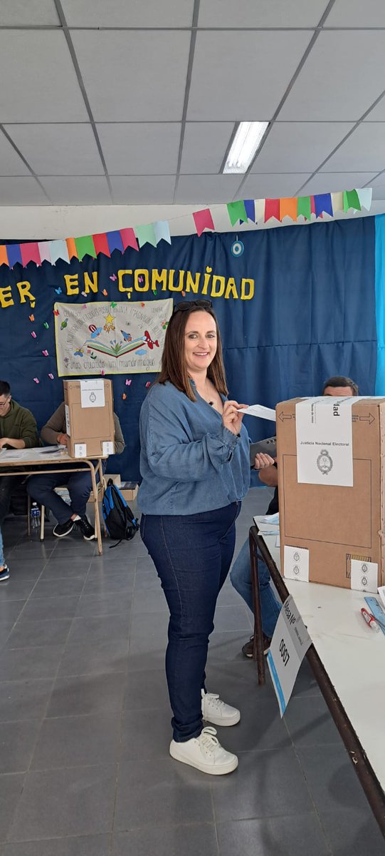 passomarcela's tweet photo. Por la Democracia.
Por La Educación Pública. 
Por el sistema de Salud.
Por los pibes de Malvinas.
Por los 30.000.
Por la Soberanía. 
Por la Industria Nacional.
Por la Patria. ❤️🇦🇷 https://t.co/RpKYx7Lkb2
