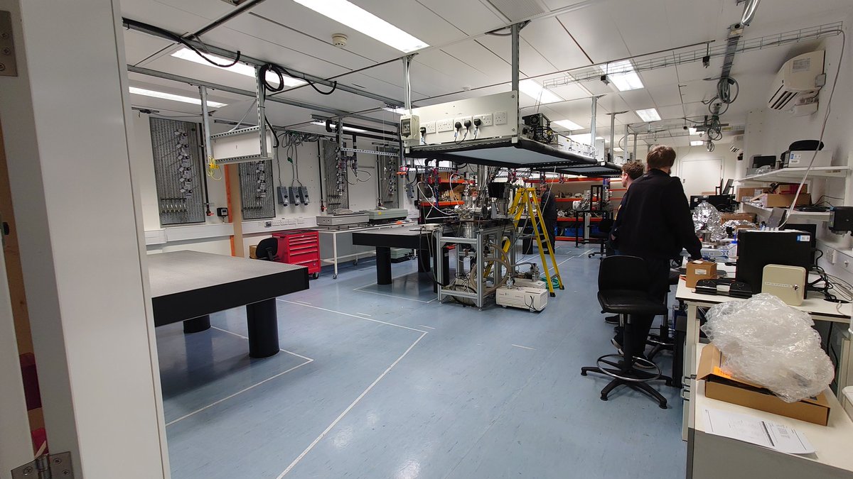 GroupMackenzie's tweet photo. ...and, in. Huge thanks to Paul Mitchell and Billy Fox @OxfordChemistry for their help this Sunday morning with the craning into CRL of our optical tables. Before and after (X2): https://t.co/vvnuheL0X5