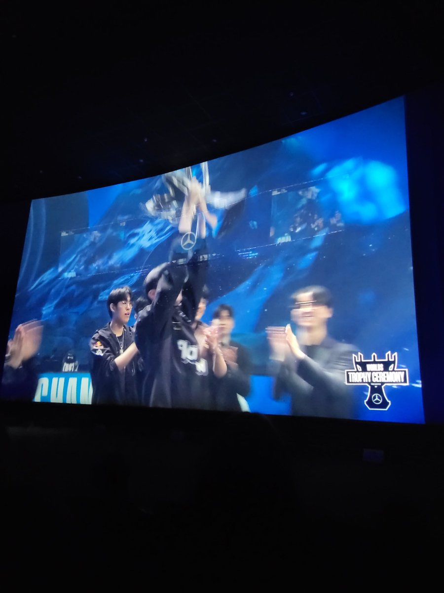 mallorydinsay1_'s tweet photo. @lol_es @Cines_Kinepolis #WorldsCines https://t.co/9cmf4PK3ua