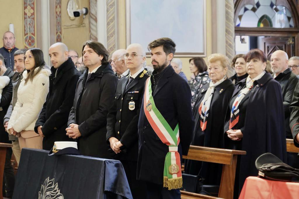 comunevenezia's tweet photo. 📌 Questa mattina alla chiesa dei Santi Gervasio e Protasio di Carpenedo il consigliere comunale Matteo Senno ha preso parte, in rappresentanza della Città, alla messa per celebrare la Virgo Fidelis, patrona dell'Arma dei carabinieri

▪️Il momento di incontro e preghiera è stato anche l'occasione per commemorare il ventennio dall’attentato di Nassiriya, avvenuto il 12 novembre 2003 durante la guerra in Iraq, che portò alla morte di 19 soldati italiani

🔗 https://t.co/IUZ87XnRKa