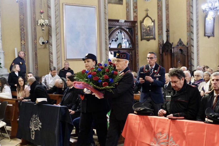 comunevenezia's tweet photo. 📌 Questa mattina alla chiesa dei Santi Gervasio e Protasio di Carpenedo il consigliere comunale Matteo Senno ha preso parte, in rappresentanza della Città, alla messa per celebrare la Virgo Fidelis, patrona dell'Arma dei carabinieri

▪️Il momento di incontro e preghiera è stato anche l'occasione per commemorare il ventennio dall’attentato di Nassiriya, avvenuto il 12 novembre 2003 durante la guerra in Iraq, che portò alla morte di 19 soldati italiani

🔗 https://t.co/IUZ87XnRKa