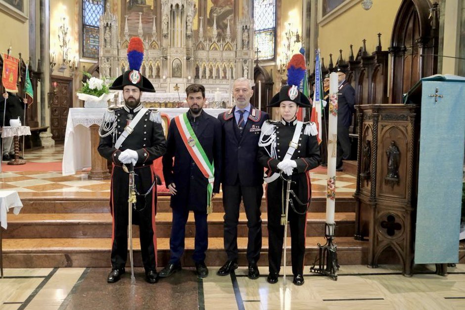 comunevenezia's tweet photo. 📌 Questa mattina alla chiesa dei Santi Gervasio e Protasio di Carpenedo il consigliere comunale Matteo Senno ha preso parte, in rappresentanza della Città, alla messa per celebrare la Virgo Fidelis, patrona dell'Arma dei carabinieri

▪️Il momento di incontro e preghiera è stato anche l'occasione per commemorare il ventennio dall’attentato di Nassiriya, avvenuto il 12 novembre 2003 durante la guerra in Iraq, che portò alla morte di 19 soldati italiani

🔗 https://t.co/IUZ87XnRKa