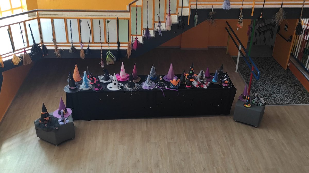 AMachadoMadrid's tweet photo. ¡Celebración de Halloween en el Machado! 🎃👻✨
¡Qué emocionante fue nuestra celebración de Halloween en el colegio🕷️🍬 Los estudiantes se sumergieron en un mundo mágico lleno de diversión y aprendizaje en español e inglés. 🌍📚
¡Construyendo recuerdos que durarán toda la vida! https://t.co/zPEvLRspWJ