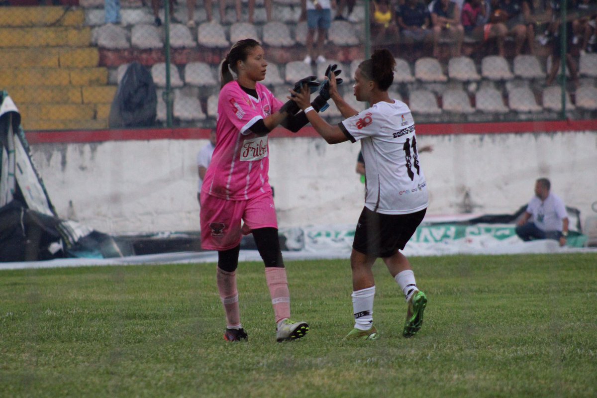Confira algumas imagens do fim de jogo entre Corte Oito e Coréia!

Fotos: Wictor Eduardo.