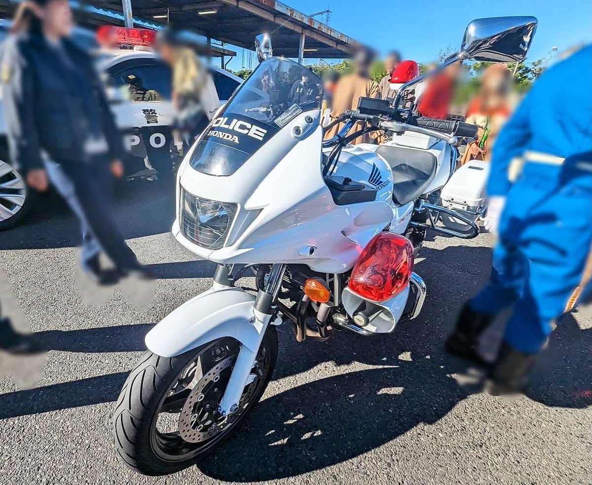 peko_shanghai's tweet image. 葛西市場まつりでは
NISMOのZ34とMIRAIのパトカー
と白バイも展示してたよ。
#nismoz34パトカー 
#MIRAIパトカー
#CB1300P
#葛西市場まつり