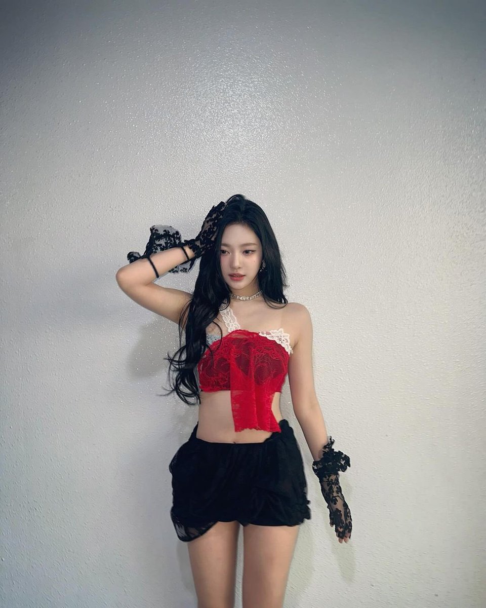 i was just realized ningning wearing yuhan wang fw23 here, the