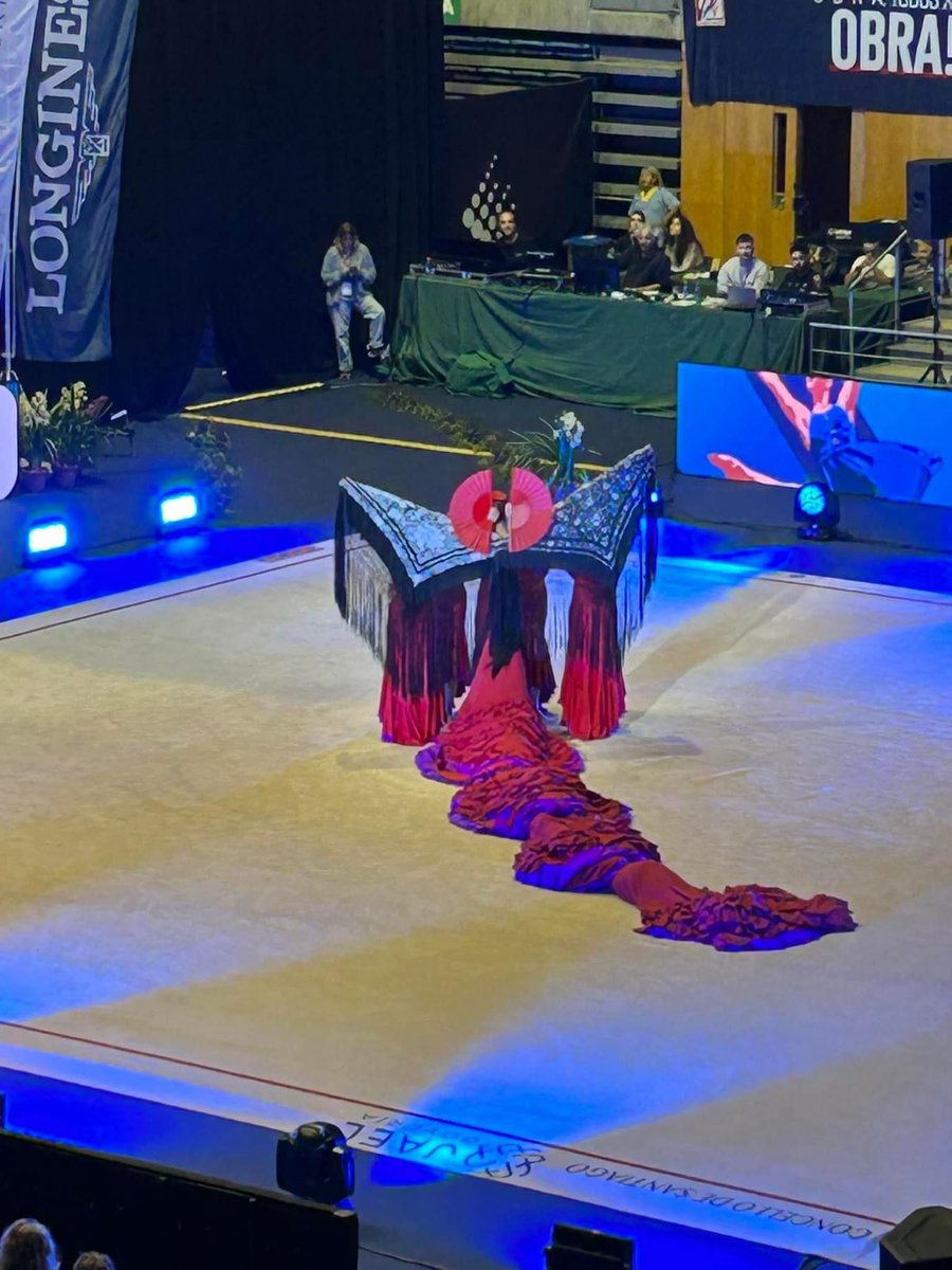 Este sábado, o noso concelleiro, <a href="/jrdelafuente/">JoséRamón delaFuente 🇺🇦</a>, puido desfrutar da III Gala Internacional Viravolta-Jael.

🤸‍♂️  Santiago merece moitos eventos así. Parabéns ao <a href="/ClubViravolta/">Club Viravolta</a>!!!

#MáisSantiago